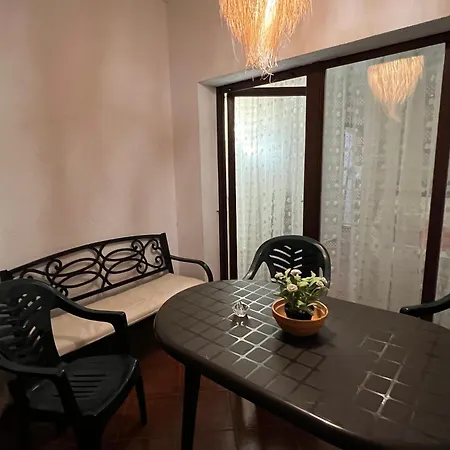 Apartment Old Town 100M From Beach - 3 Bedrooms Apartmán