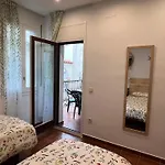 Old Town 100m From - 3 Bedrooms *