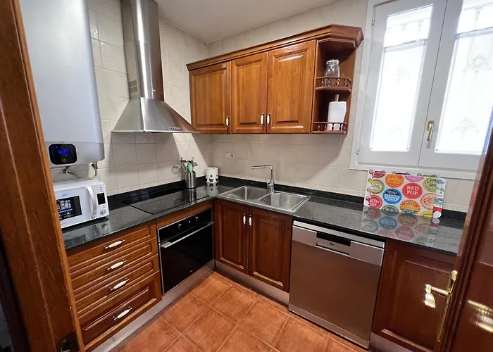 Apartment Old Town 100M From Beach - 3 Bedrooms * 滨海托萨